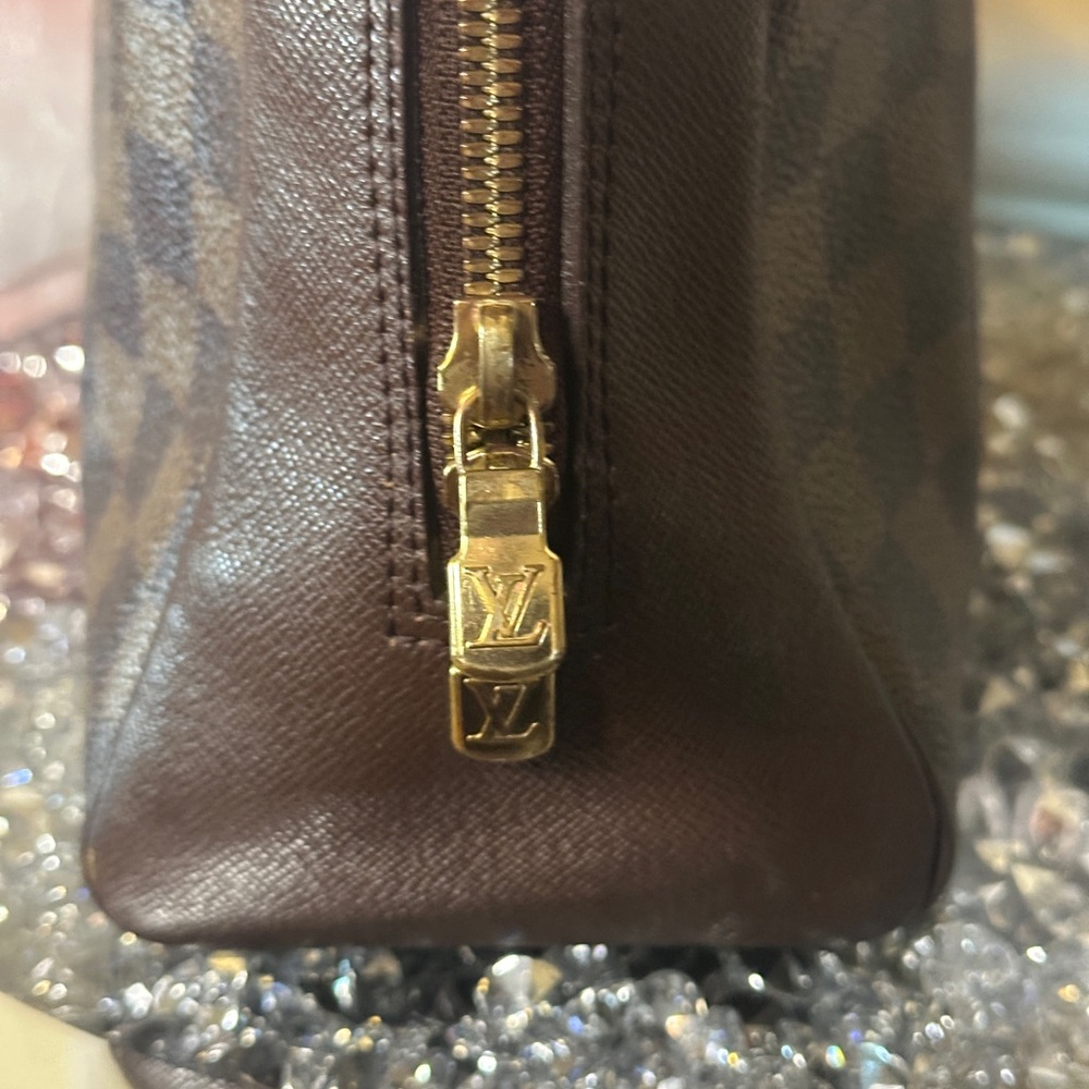 Louis Vuitton Damier Ebene Triana Bag. - Picture 4 of 13